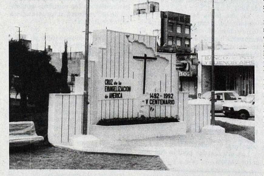 Recorte de 1992 con la Plaza España renovada.