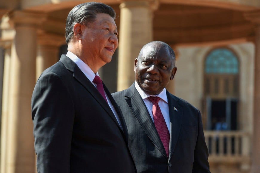 South Africa's President Cyril Ramaphosa welcomes China's President Xi Jinping at the Union Buildings ahead of the opening remarks of the BRICS emerging economies meeting, in Pretoria, South Africa August 22, 2023. REUTERS/Alet Pretorius