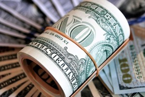 El dólar “blue” abre este martes a $720.