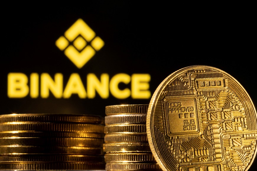 FILE PHOTO: A representation of the cryptocurrency is seen in front of Binance logo in this illustration taken, March 4, 2022. REUTERS/Dado Ruvic/Illustration/File Photo