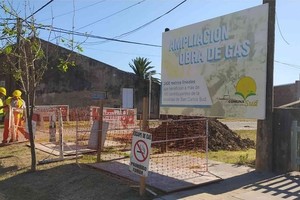 “Estos pasajes se abrieron hace poco tiempo por ello ahora está llegando el servicio a esa zona, lo mismo ocurre sobre calle Los Colonizadores y Arturo Illia que son barrios que fueron creciendo en los últimos meses”, anticipó la Jefa Comunal.