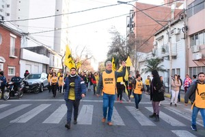 La protesta provocaba demoras en el ya complicado tránsito de la capital provincial. Crédito: Guillermo Di Salvatore