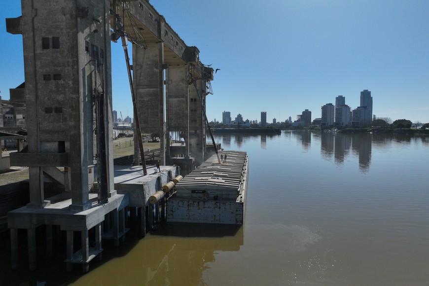 En los últimos meses, el río Paraná en el Puerto Santa Fe se mantuvo en niveles que ronda entre los 2,30 y 1,50 metros, por debajo de la media histórica para esta época del año que es de 2,88 mts.