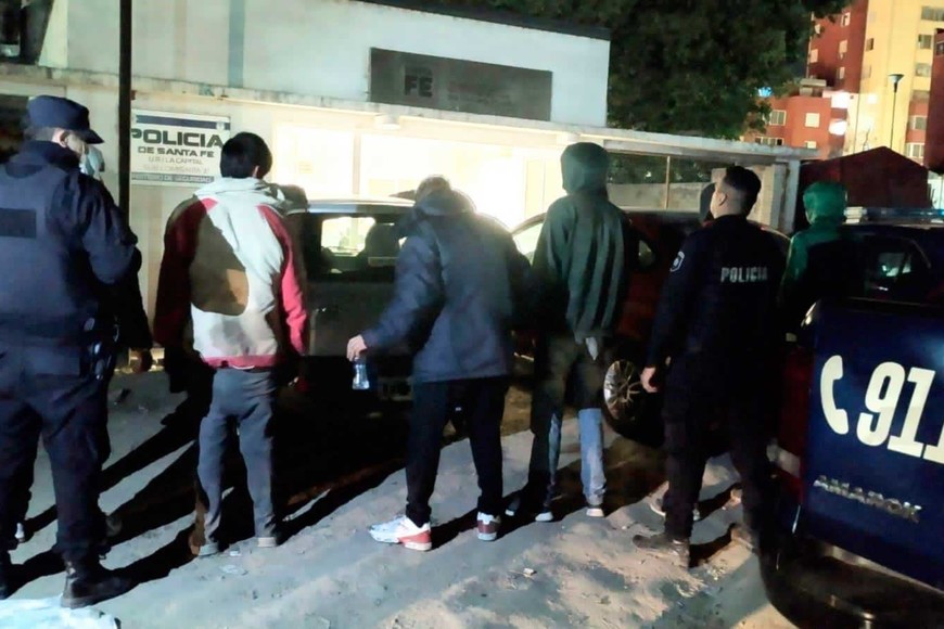 El momento de las capturas tras el incidente en la distribuidora de Peñaloza y Ayacucho.