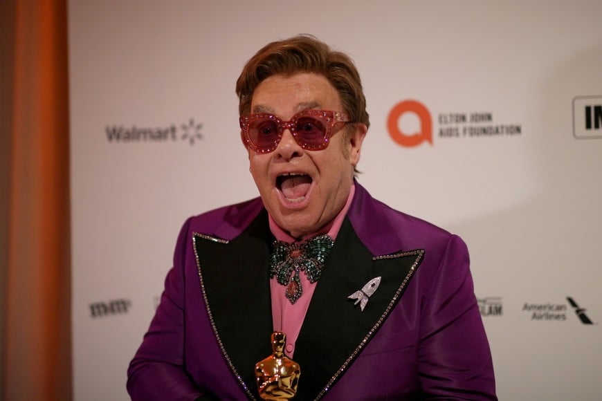 FILE PHOTO: Elton John attends the 28th Annual Elton John AIDS Foundation Academy Awards Viewing Party,  holding the Oscar for Best Original Song for "(I'm Gonna) Love Me Again" from "Rocketman", which he won with Bernie Taupin at the 92nd Academy Awards, in West Hollywood, California, U.S. February 9, 2020.  REUTERS/David McNew/File Photo