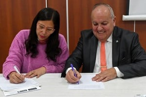 La firma del convenio entre el Ministerio De Igualdad, Género y Diversidad de la provincia y el Centro de Aprendizaje Universitario UES21