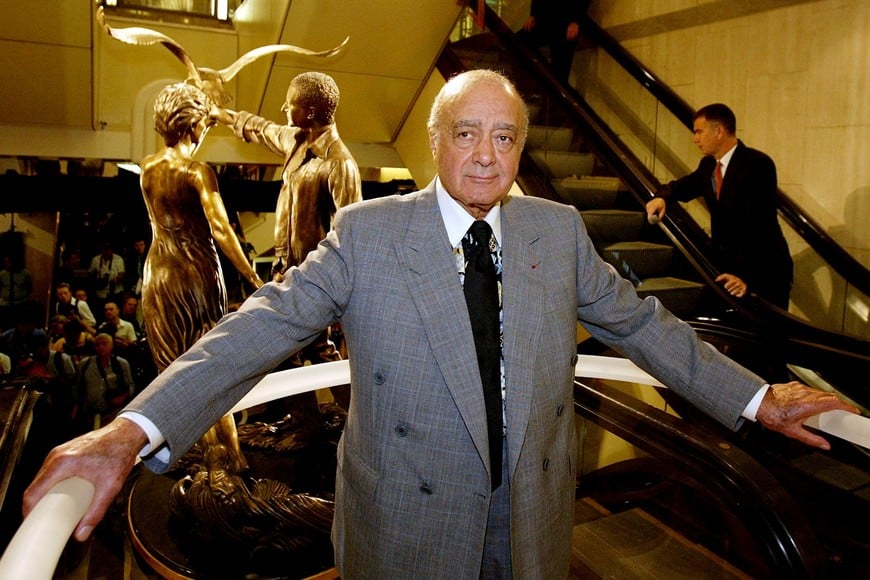 FILE PHOTO: Harrods chairman Mohamed Al Fayed unveils a memorial to his son Dodi and Britain's Diana Princess of Wales at Harrods in London.  Harrods chairman Mohamed Al Fayed (C) unveils a memorial (L) to his son Dodi and Britain's Diana, Princess of Wales at Harrods in London, September 1, 2005. REUTERS/Paul Hackett/File Photo