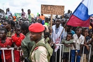 Manifestantes protestan por segundo día consecutivo en la capital de Níger.