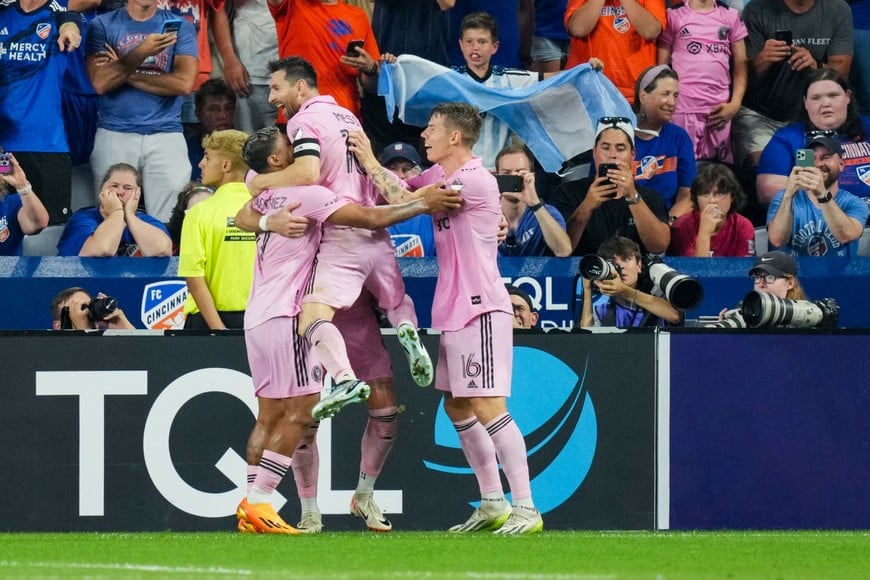 Aug 23, 2023; Cincinnati, OH, USA; Inter Miami CF forward Lionel Messi (10) celebrates the goal by forward Leonardo Campana (back) as he leaps onto teammates during the match against FC Cincinnati during the second half at TQL Stadium. Mandatory Credit: Aaron Doster-USA TODAY Sports