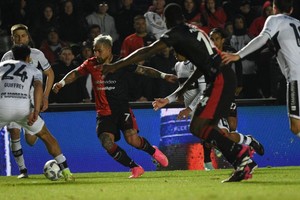 Luego de recibir a Gimnasia, Colón visita a Huracán. Crédito: Manuel Fabatía.