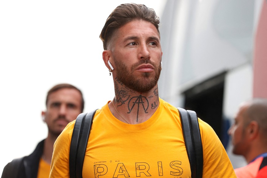 Soccer Football - Ligue 1 - Auxerre v Paris St Germain - Stade de l'Abbe-Deschamps, Auxerre, France - May 21, 2023
Paris St Germain's Sergio Ramos arrives at the stadium before the match REUTERS/Stephanie Lecocq