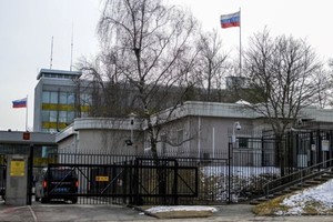 Vista de la Embajada de Rusia en Estocolmo, Suecia, 6 de abril de 2022.  Créditos: REUTERS