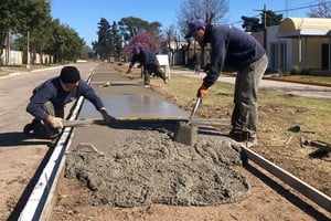 "Esta política pública se asienta sobre el concepto de promoción de la movilidad activa, entendida como el uso de cualquier medio de transporte sin motor de combustión para desplazarse de un lugar a otro utilizando el esfuerzo físico individual, y postula establecer condiciones adecuadas y seguras para los usuarios", manifestaron autoridades comunales.