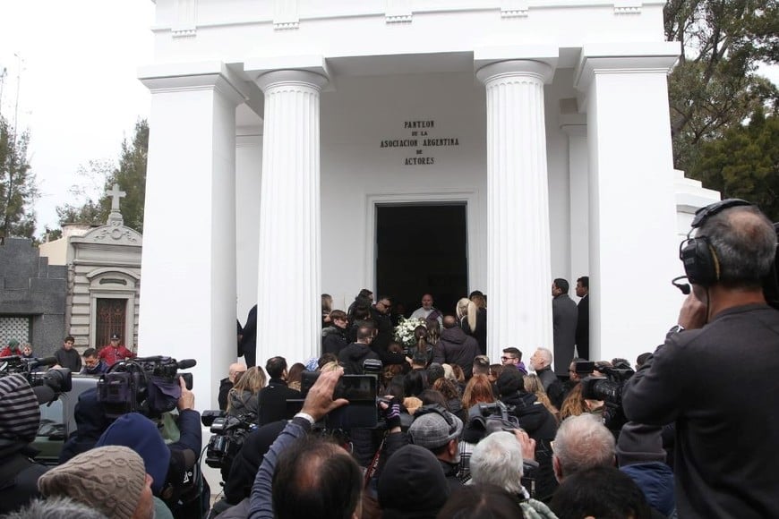 Silvina Luna descansa en paz en el panteón de actores del cementerio de la Chacarita.