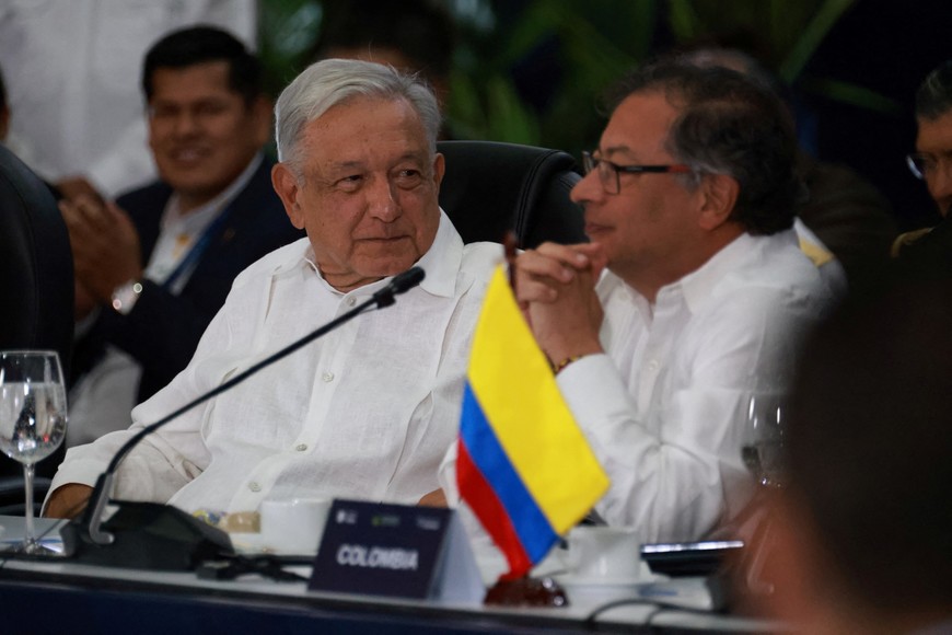 Mexico's President Andres Manuel Lopez Obrador looks at President of Colombia Gustavo Petro during the closing of the Latin American and Caribbean Conference on Drugs "For life, peace and development", during the visit of the Mexican president, in Cali, Colombia September 9, 2023. Mexico Presidency/Handout via REUTERS ATTENTION EDITORS - THIS IMAGE WAS PROVIDED BY A THIRD PARTY. NO RESALES. NO ARCHIVES. MANDATORY CREDIT