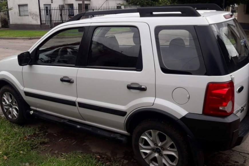 La camioneta robada en barrio Mayoraz.