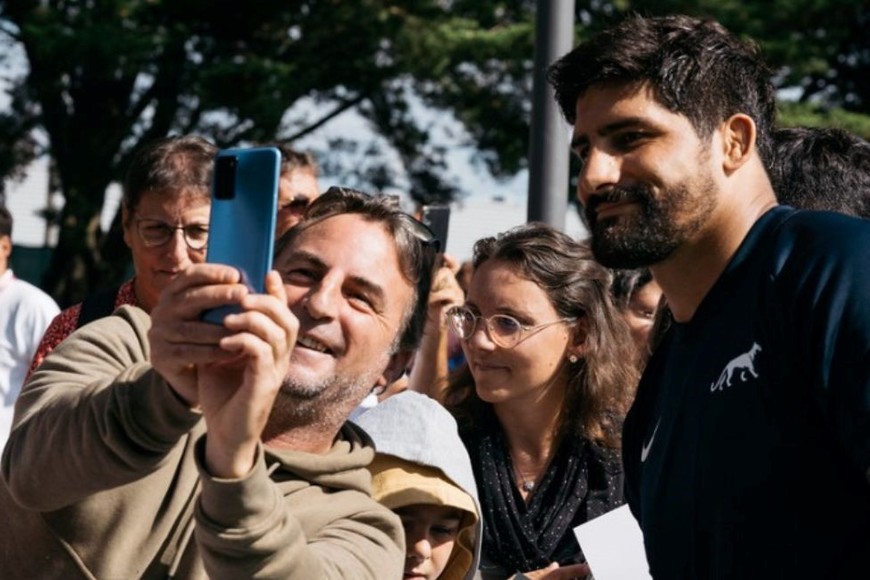 Selfie con Rodrigo Bruni. Crédito: Prensa UAR.