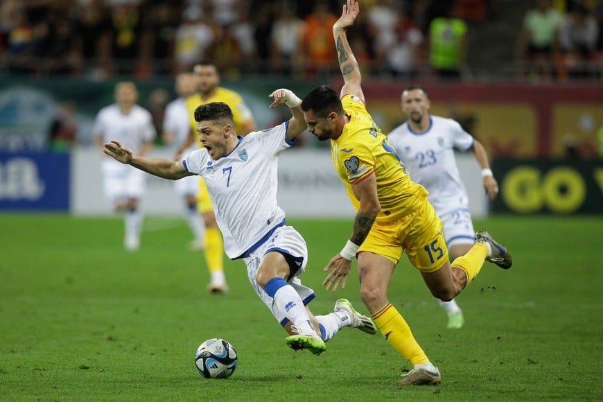 Soccer Football - Euro 2024 Qualifier - Group I - Romania v Kosovo - National Arena, Bucharest, Romania - September 12, 2023
Kosovo's Milot Rashica in action with Romania's Andrei Burca Inquam Photos via REUTERS/George Calin ROMANIA OUT. NO COMMERCIAL OR EDITORIAL SALES IN ROMANIA. THIS IMAGE HAS BEEN SUPPLIED BY A THIRD PARTY.