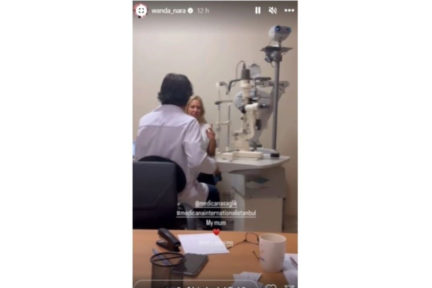 Nora Colosimo en la misma clínica atendida por un oftalmólogo.