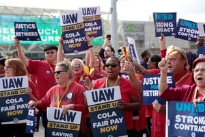 United Auto Workers from Louisville Kentucky rally in support of striking UAW members, in Detroit, Michigan, U.S.  September 15, 2023.  REUTERS/Rebecca Cook