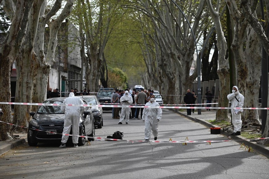 Asesinaron a un policía frente a la sede de la Agencia de Investigación Criminal. Crédito: Marcelo Manera