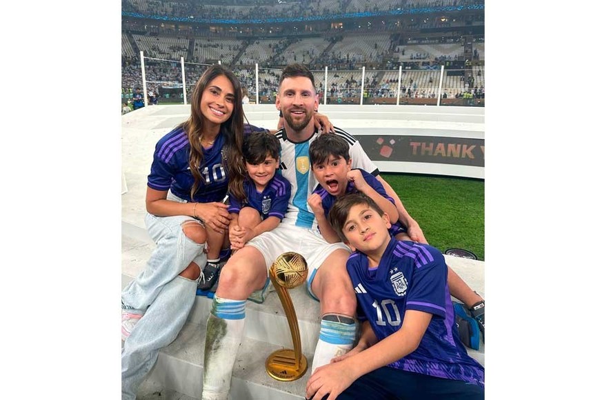La foto que eligió Messi para su perfil de WhatsApp. Argentina campeón del mundo y el festejo con su familia en Qatar.