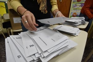 Está previsto un pago adicional para quienes participen como autoridades de mesa en las dos o, en caso de balotaje, tres instancias electorales nacionales. Crédito: Manuel Fabatía.