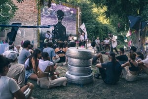 A lo largo de estos 15 años, Los cuentos de la buena pipa llevaron su ritual por Buenos Aires, Córdoba, Entre Ríos, Mendoza, Misiones y la Patagonia en Argentina, y por Chile, Uruguay y Brasil, afuera del país. Foto: Gabriel Lovera