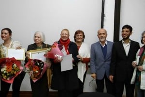 En el marco de la XXIX Feria del Libro de Santa Fe, la Asociación Santafesina de Escritores (Asde) otorgó el “Premio a la Labor Literaria 2023” a la Prof. Nora Didier y a don Carlos María Gómez por considerar que ambas personalidades han dedicado gran parte de su vida al quehacer literario, no solo cimentando obras propias de indiscutible valor estético sino difundiendo y visibilizando la obra de otros escritores santafesinos.