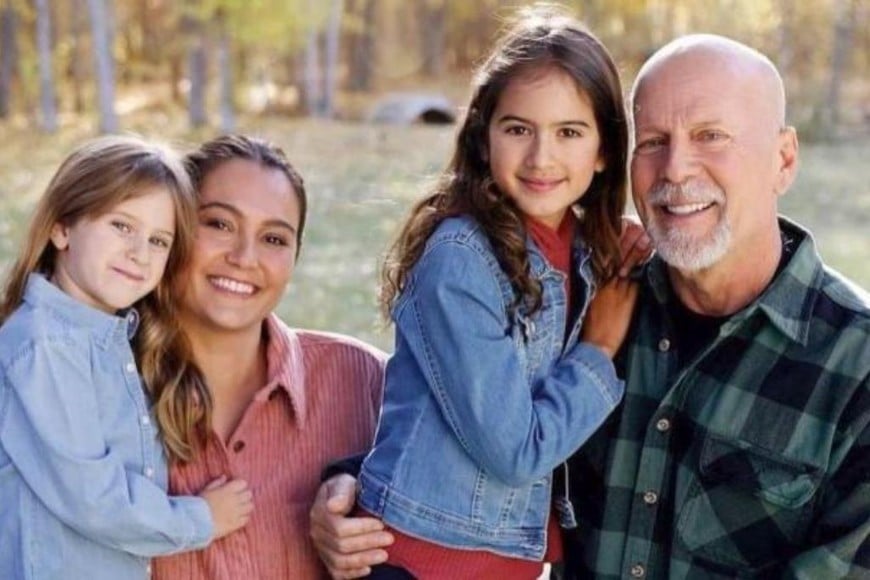 Bruce Willis junto a su mujer y las hijas que comparten.
