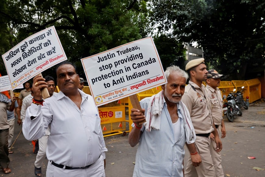 Activist from the United Hindu Front display placards during a protest against Canadian Prime Minister Justin Trudeau in New Delhi, India, September 24, 2023. REUTERS/Altaf Hussain
