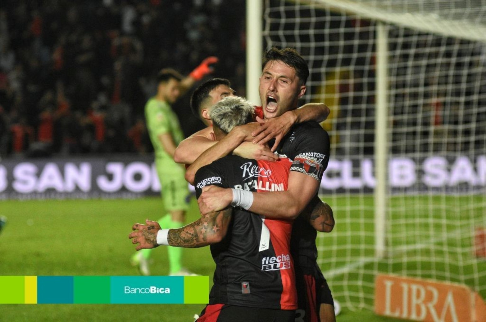 Colón derrotó a Argentinos Juniors en Santa Fe.