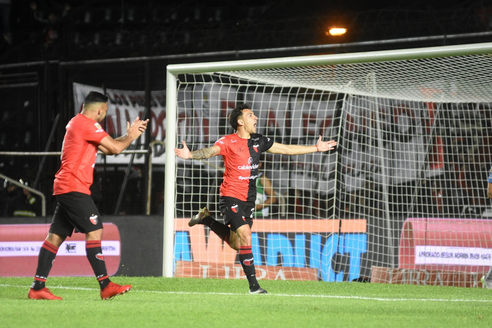 Eric Meza ingresó en el segundo tiempo y en la primera que tocó marcó el tercer gol. Colón ganó 3 a 1 a Argentinos Juniors.