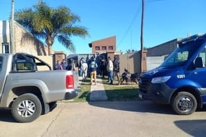 Amplio operativo policial en tres viviendas de Villa Eloisa