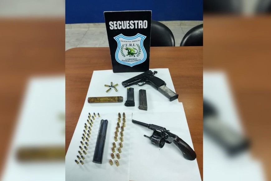 La policía continúa investigando la procedencia y el propósito de estas armas