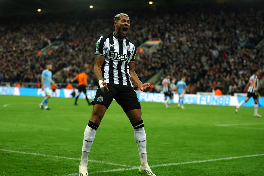 Soccer Football - Carabao Cup - Third Round - Newcastle United v Manchester City - St James' Park, Newcastle, Britain - September 27, 2023
Newcastle United's Joelinton celebrates their first goal scored by Alexander Isak Action Images via Reuters/Lee Smith NO USE WITH UNAUTHORIZED AUDIO, VIDEO, DATA, FIXTURE LISTS, CLUB/LEAGUE LOGOS OR 'LIVE' SERVICES. ONLINE IN-MATCH USE LIMITED TO 45 IMAGES, NO VIDEO EMULATION. NO USE IN BETTING, GAMES OR SINGLE CLUB/LEAGUE/PLAYER PUBLICATIONS.