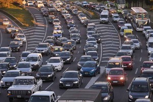 Más del 90 % de la población argentina vive en ciudades. Aquellas de mayores dimensiones presentan problemas que conspiran contra la calidad de vida, como los grandes congestionamientos de tránsito.