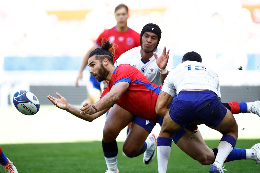 Rugby Union - Rugby World Cup 2023 - Pool D - Samoa v Chile - Matmut Atlantique, Bordeaux, France - September 16, 2023
Chile's Inaki Ayarza in action with Samoa's Christian Leali'ifano REUTERS/Stephane Mahe