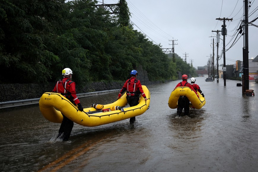 Special Operations Unit rescue personnel with the Westchester County Emergency Services use rafts as they check buildings for victims trapped in heavy flooding in the New York City suburb of Mamaroneck, New York, U.S., September 29, 2023. REUTERS/Mike Segar