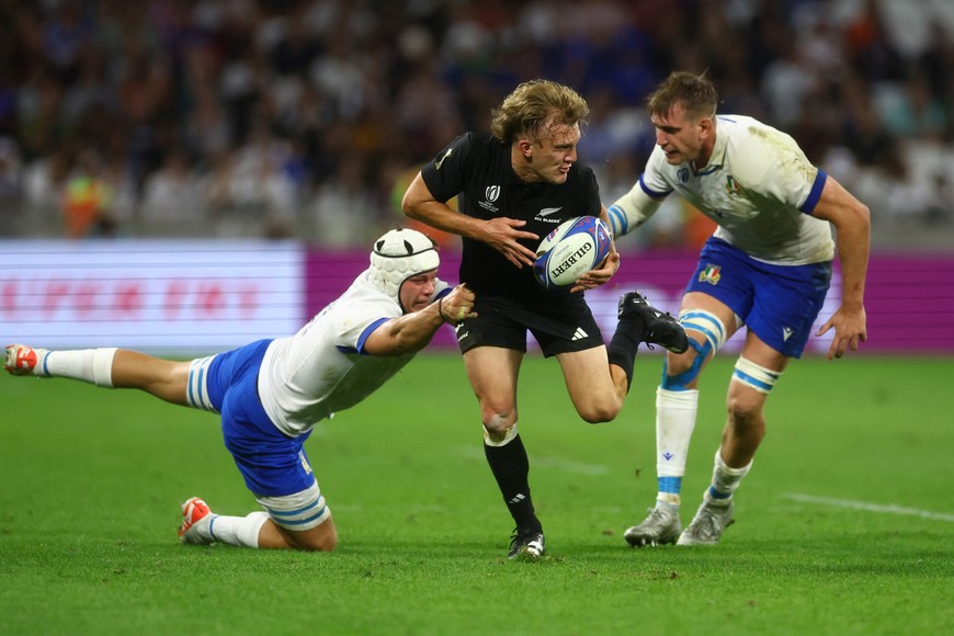 Rugby Union - Rugby World Cup 2023 - Pool A - New Zealand v Italy - Groupama Stadium, Lyon, France - September 29, 2023
New Zealand's Damian McKenzie in action with Italy's Manuel Zuliani REUTERS/Paul Childs