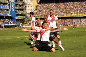 Soccer Football - Primera Division - Boca Juniors v River Plate - Estadio La Bombonera, Buenos Aires, Argentina - October 1, 2023
River Plate's Enzo Diaz celebrates scoring their second goal with teammates REUTERS/Cristina Sille