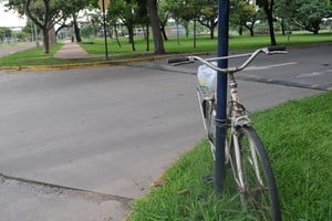 Imagen ilustrativa. Para Alejandro, su bicicleta significa la posibilidad de hacer unos pesos como cadete. Crédito: Archivo El Litoral / Mauricio Garín