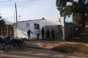 Castro recibió dos disparos a través de la ventana desde la que atendía un kiosco, en su casa de barrio El Chaparral. Crédito: Archivo El Litoral.