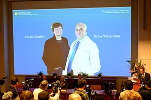 Katalin Kariko and Drew Weissman win the 2023 Nobel Prize in Physiology or Medicine at the Karolinska Institute in Stockholm, Sweden October 2, 2023. TT News Agency/via REUTERS      ATTENTION EDITORS - THIS IMAGE WAS PROVIDED BY A THIRD PARTY. SWEDEN OUT. NO COMMERCIAL OR EDITORIAL SALES IN SWEDEN.