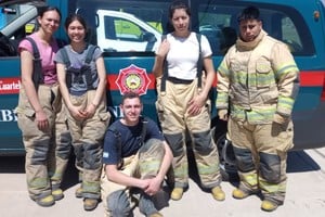 Los cinco nuevos bomberos oriundos de Coronda.