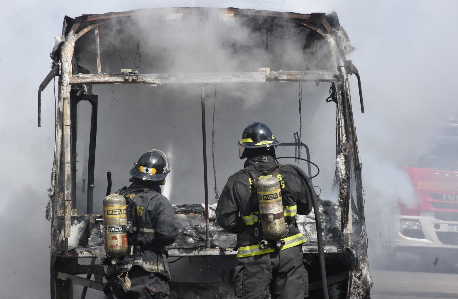 Arrasada por el fuego. El frente del colectivo.