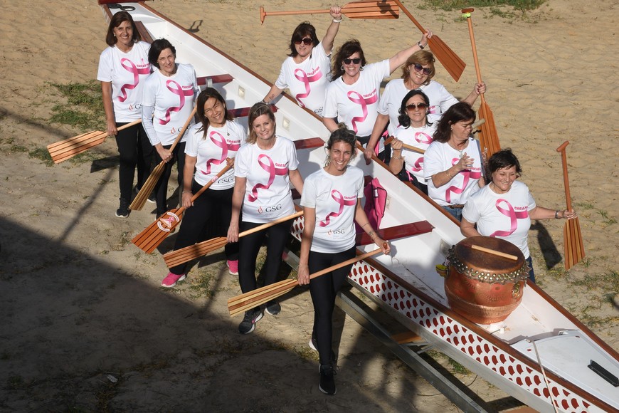 REMAR. Las Chicas Pink son conocidas por realizar una actividad que les trae beneficios a la salud una vez que tienen el alta médica: remar. Archivo / Luis Cetraro