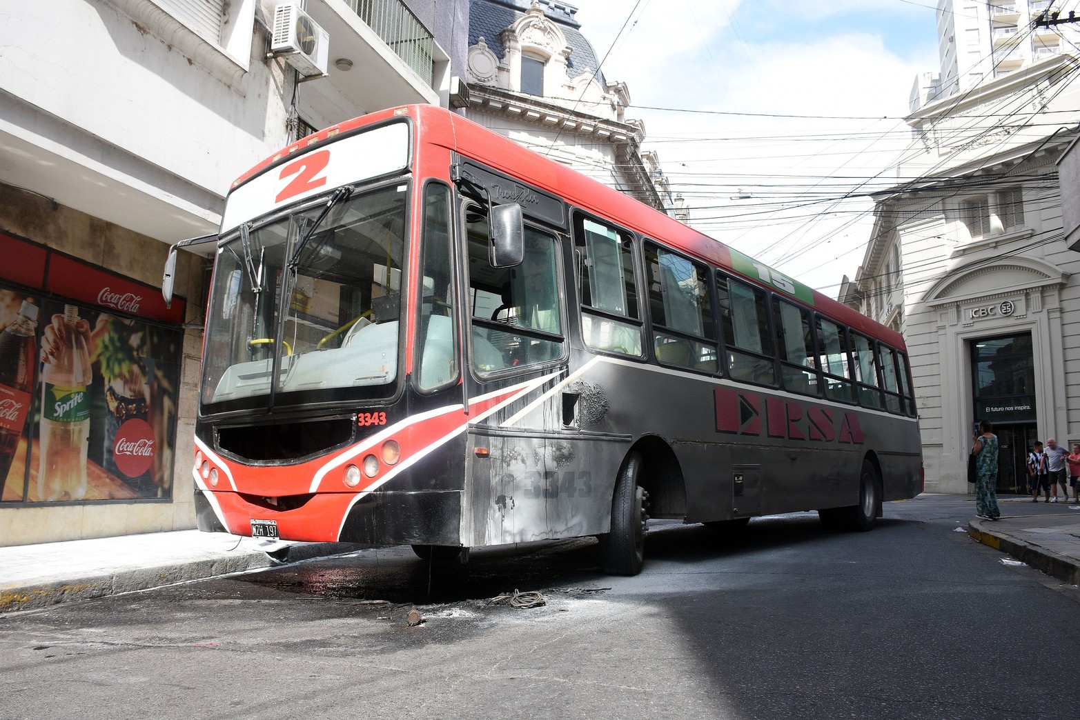 El antecedente. El mismo colectivo ya se había incendiado. El 30 de noviembre de 2022 la unidad 3343 había tomado fuego en el microcentro, en calle Tucumán y 25 de Mayo.