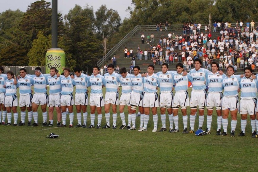 Plantel completo que jugó con Japón en 2005. El partido se disputó en la cancha del Buenos Aires Cricket & Rugby Club. Hubo goleada argentina. Crédito: Scrum.