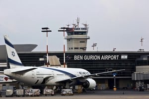 FIle photo of an EL AL Boeing 777 aircraft at Ben Gurion International Airport near Tel Aviv, Israel July 14, 2015.  REUTERS/Nir Elias/File Photo israel tel aviv  avion linea aerea El Al aeropuerto internacional ben gurion